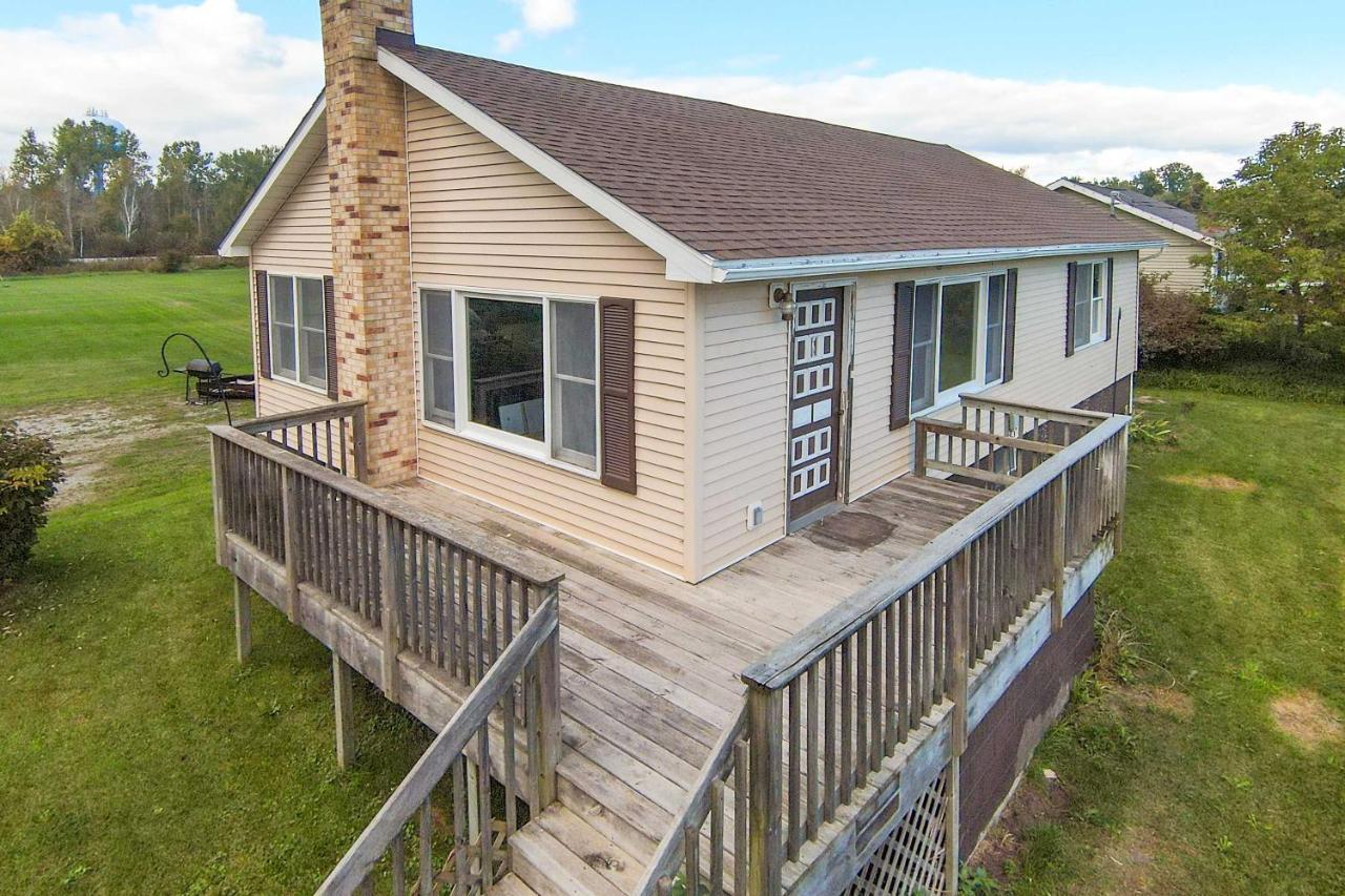 Cozy Tawas City Home With Views Of Lake Huron! Exterior photo