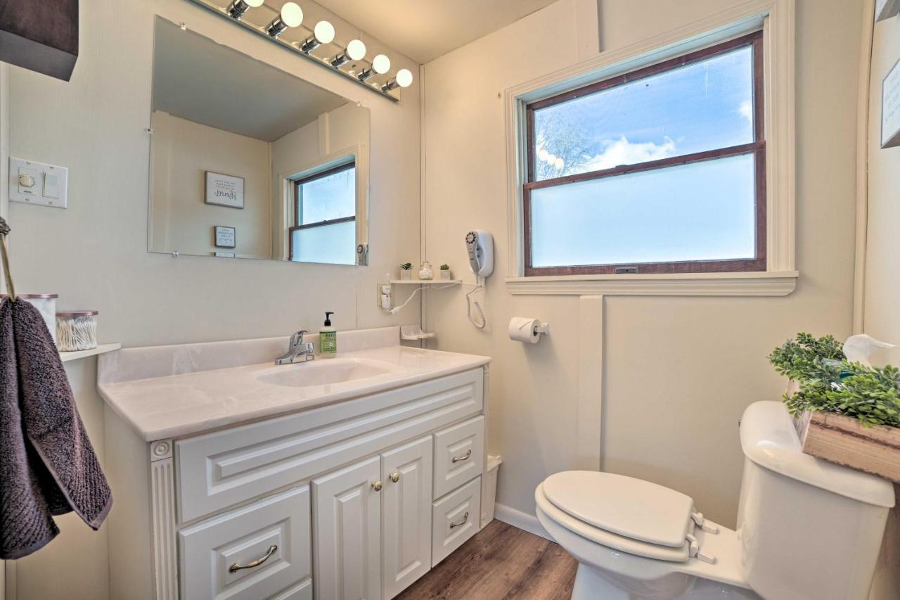 Cozy Tawas City Home With Views Of Lake Huron! Exterior photo