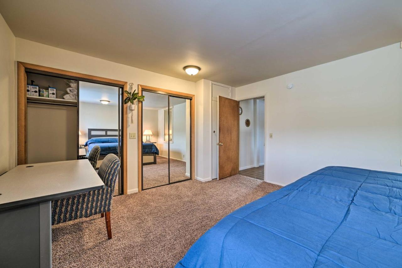 Cozy Tawas City Home With Views Of Lake Huron! Exterior photo
